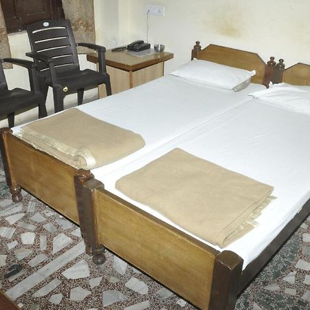 Hotel Lalit Palace Babina ภายนอก รูปภาพ
