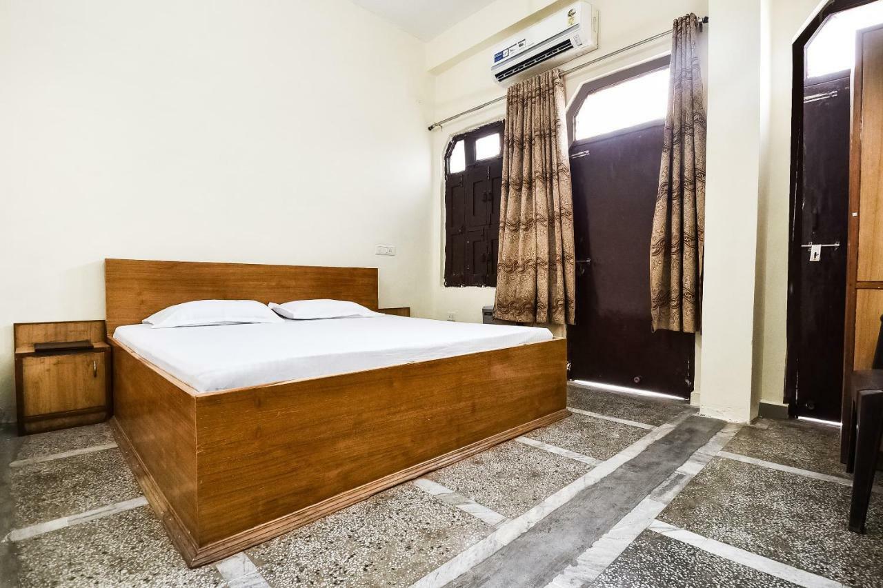 Hotel Lalit Palace Babina ภายนอก รูปภาพ